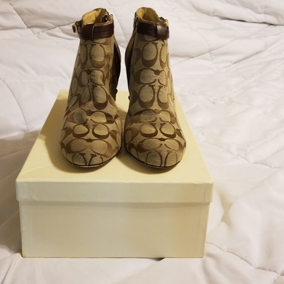 Coach - Picture 1 of 4